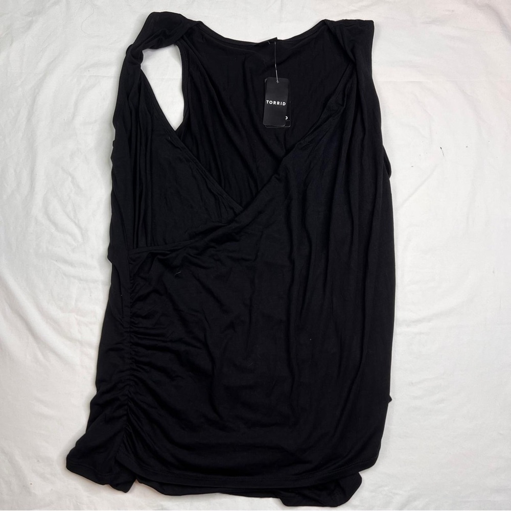NWT Torrid Plus Size 4 Sleeveless Black Color Stretch Blouse Top A030424